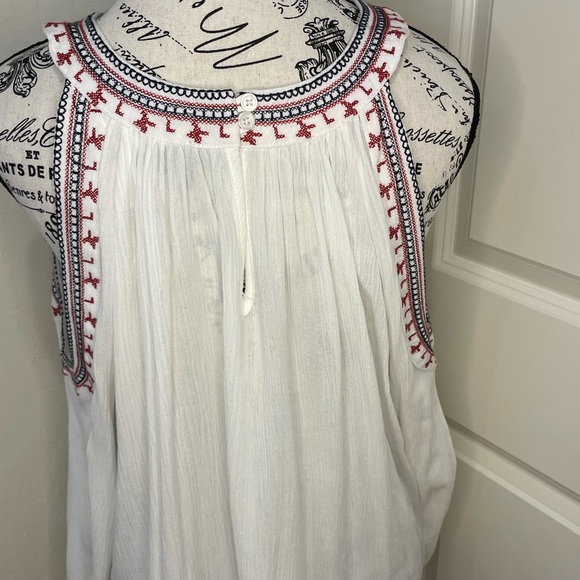 Como Vintage Embroidered White Sleeveless Cold Shoulder Top Size Large - Picture 6 of 13
